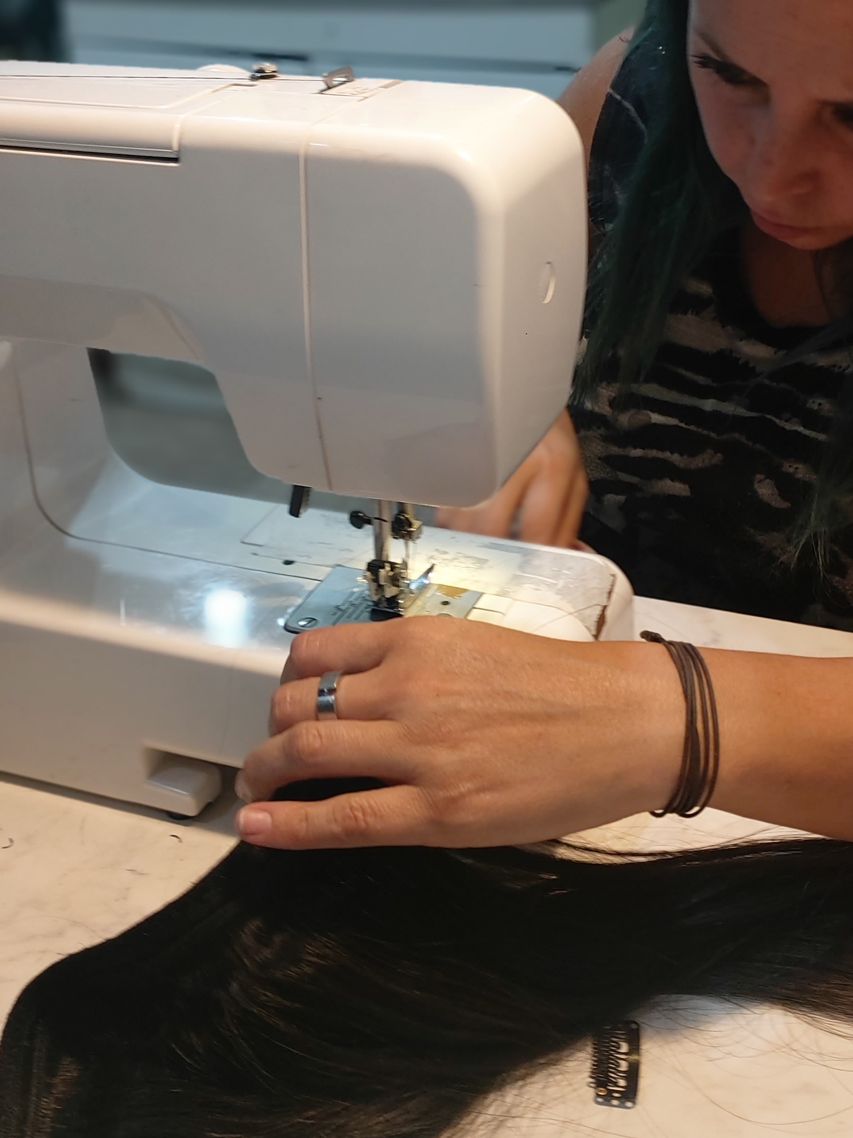 Campaña "Salva tu Cabello" Fabricacion de pelucas Naturales con Tu pelo o pelo donado - Imagen 2