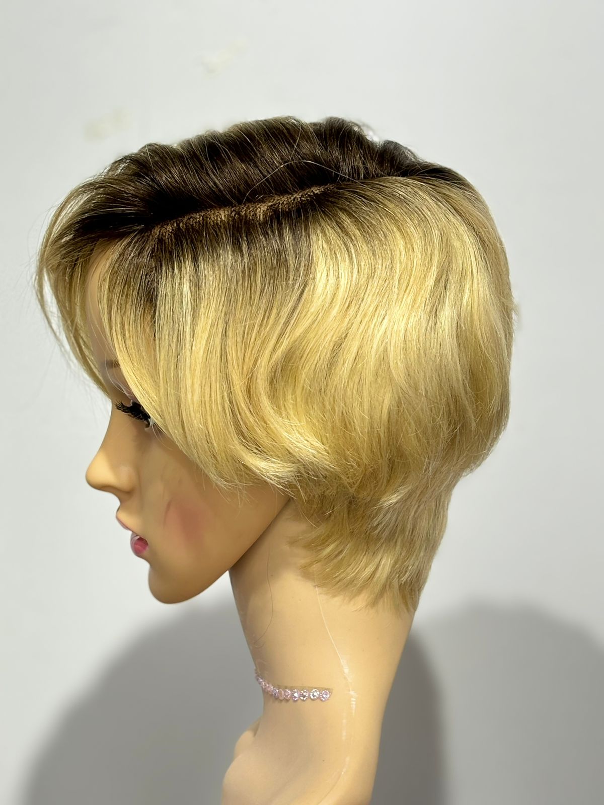 Peluca Natural Corta Rubia platinada en desgrades - Imagen 2